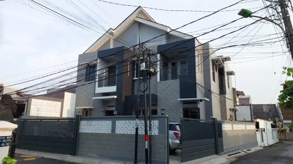 Disewakan Rumah Baru di Komplek Duren Sawit Baru Blok C No. 25B