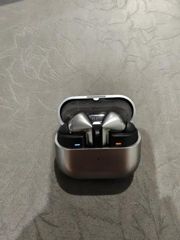 Galaxy Buds 3 Pro Fullset Minus Cradle/Casing Rusak