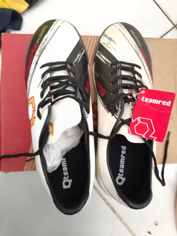 Sepatu Futsal Teamred