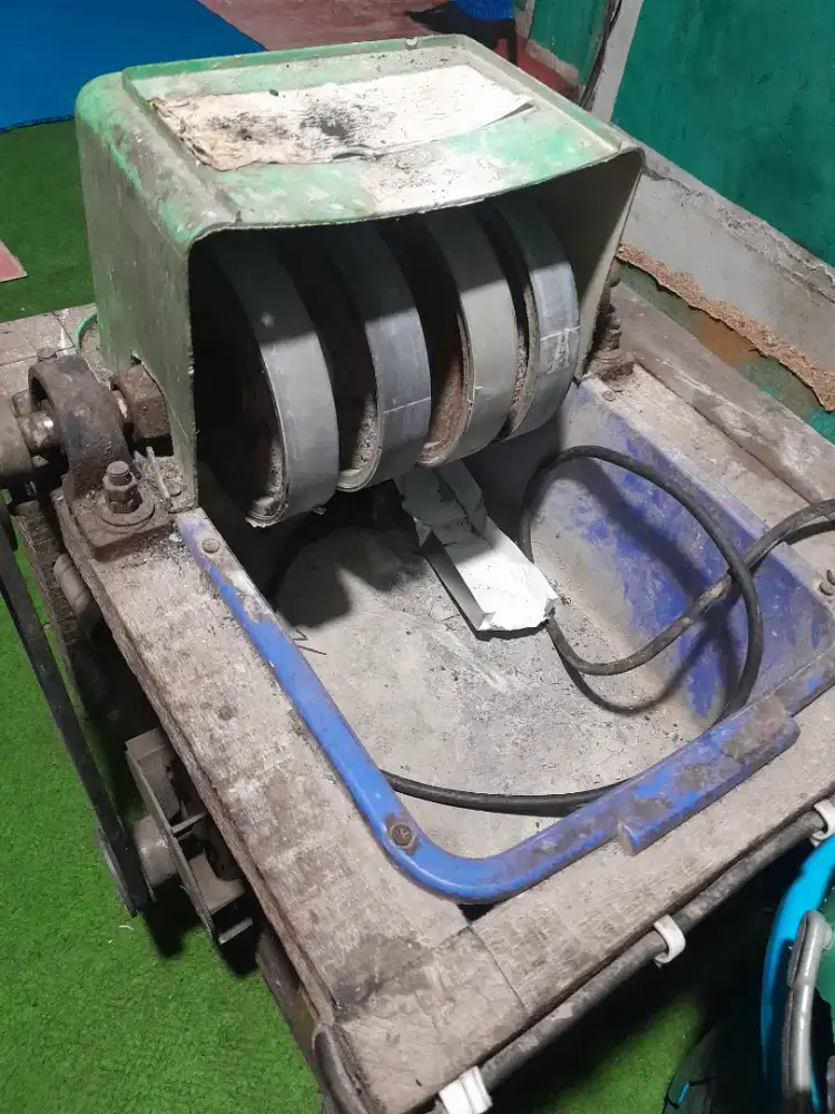 Mesin gosok batu akik