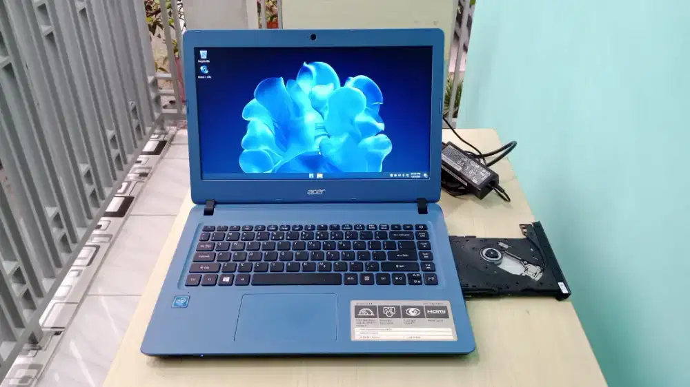 Laptop ACER Slim + Batre AWET + Storage 500 Gb  + Windows 11