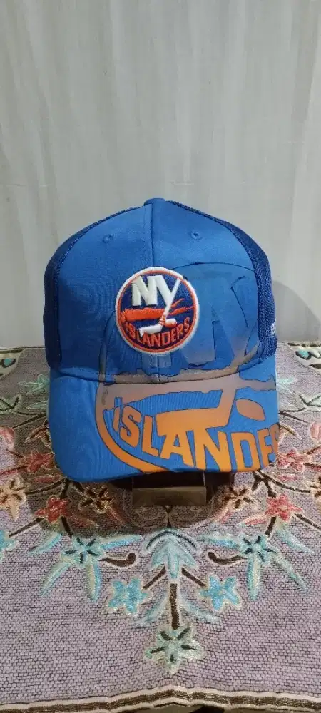 Fitted Reebok
New York Islanders
Size L
Full tag