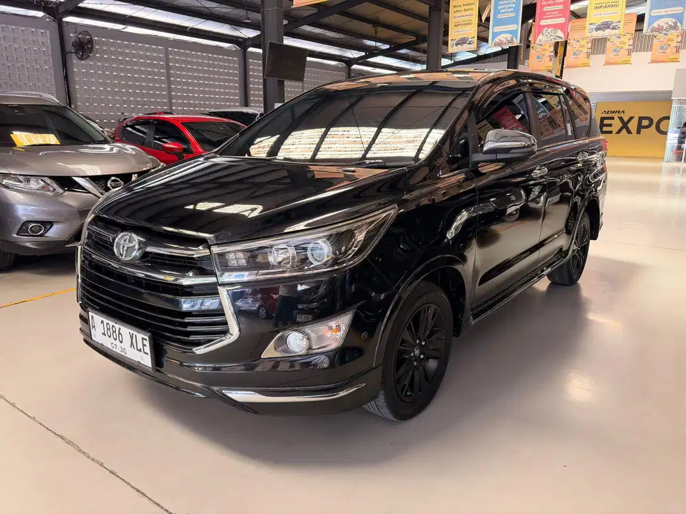 Toyota Innova Venturer 2.4 Diesel AT 2019