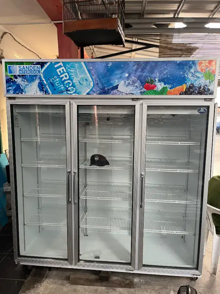 Showcase chiller 3 pintu Sanden intercool second