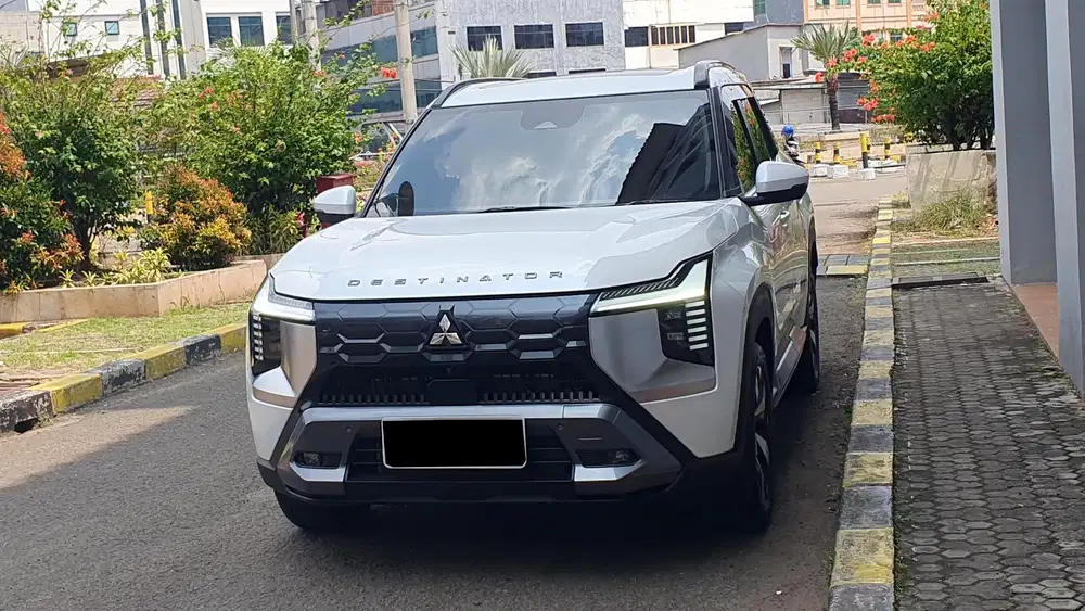 Km 700 perak mitsubishi destinator turbo ultimate ds 2025 putih