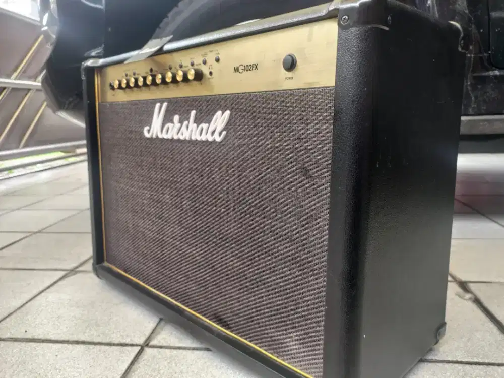 AMPLIFIER MARSHALL MG102CFX (Second)