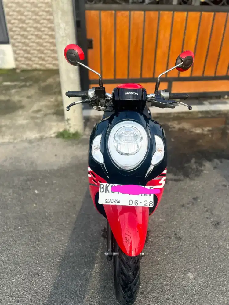 Dijual Honda scopy sporty th 2023 lengkap bekas rasa baru