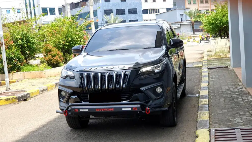 Toyota fortuner vrz trd sportivo 2020 hitam