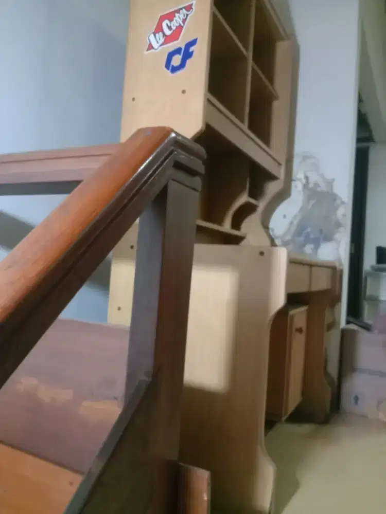 Meja belajar serbaguna