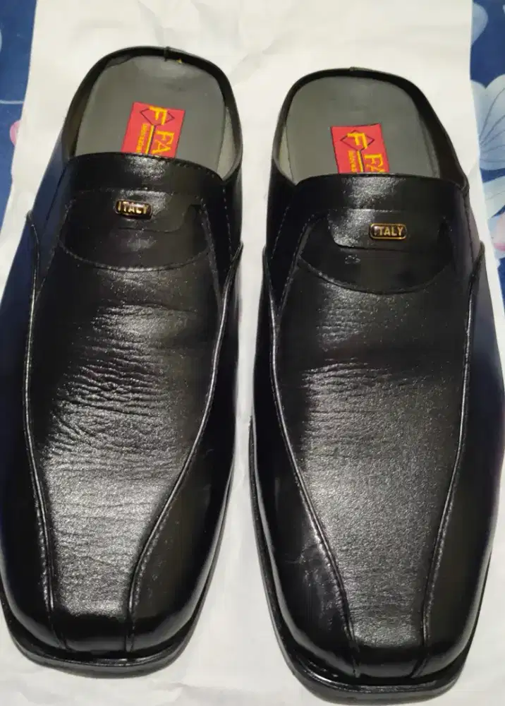 Sandal sepatu kulit asli