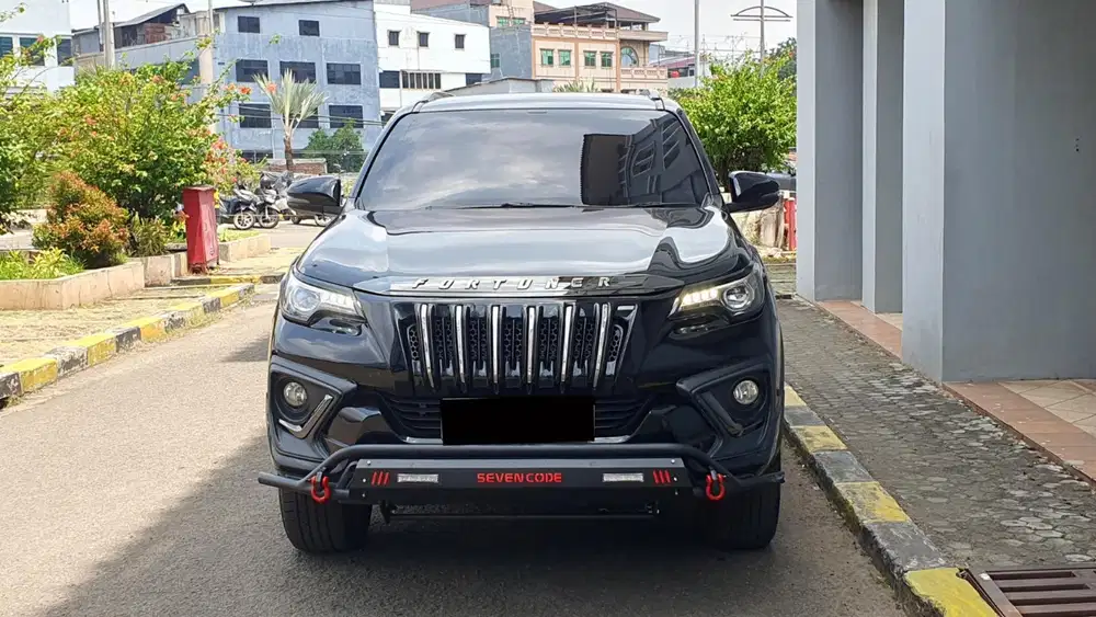Toyota fortuner vrz trd sportivo 2020 hitam diesel matic