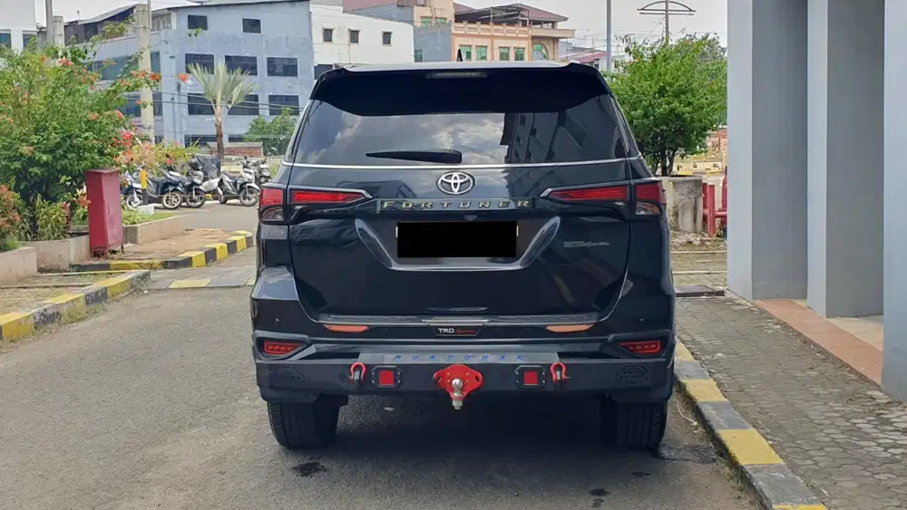 Toyota fortuner vrz trd sportivo 2020 hitam