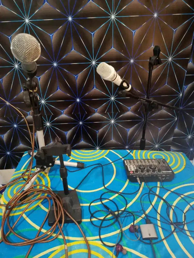 Di jual Soundcart lengkap OTG dan dua stand mic dan micnya jg hebdsed