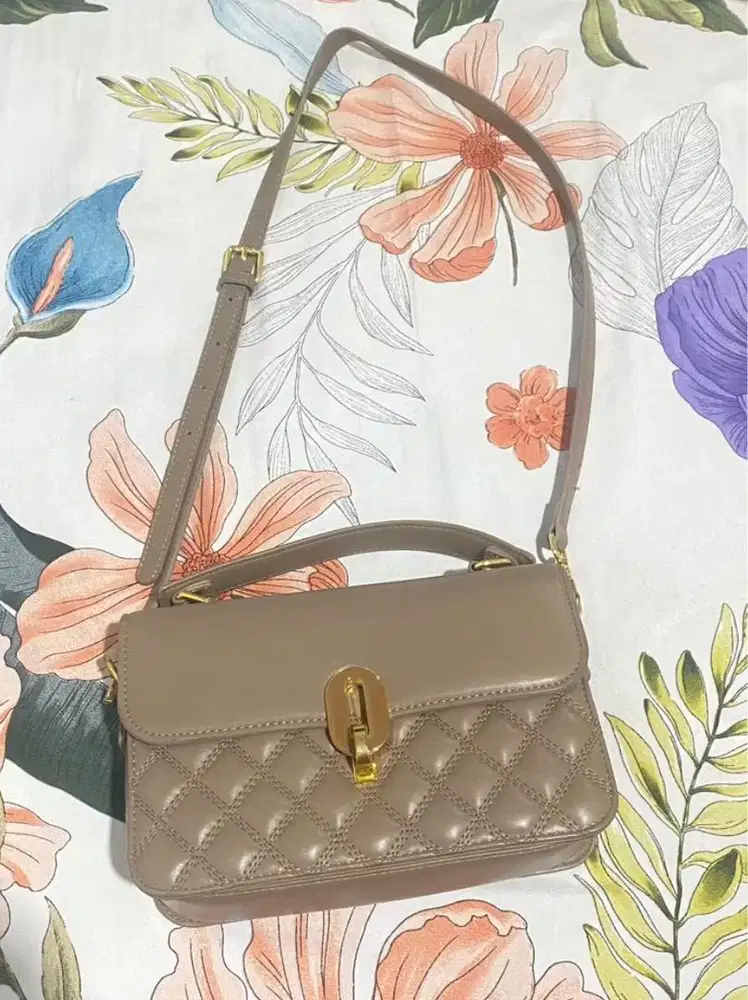 PRELOVED TAS JIMS HONEY