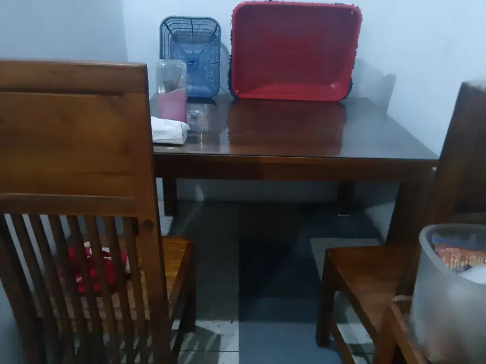 Meja makan kayu jati