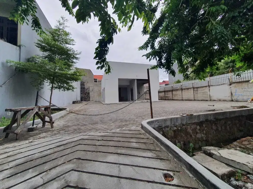 Area Komersil, Margorejo Indah, Surabaya, Nol jalan raya, dg area parkir yg luas