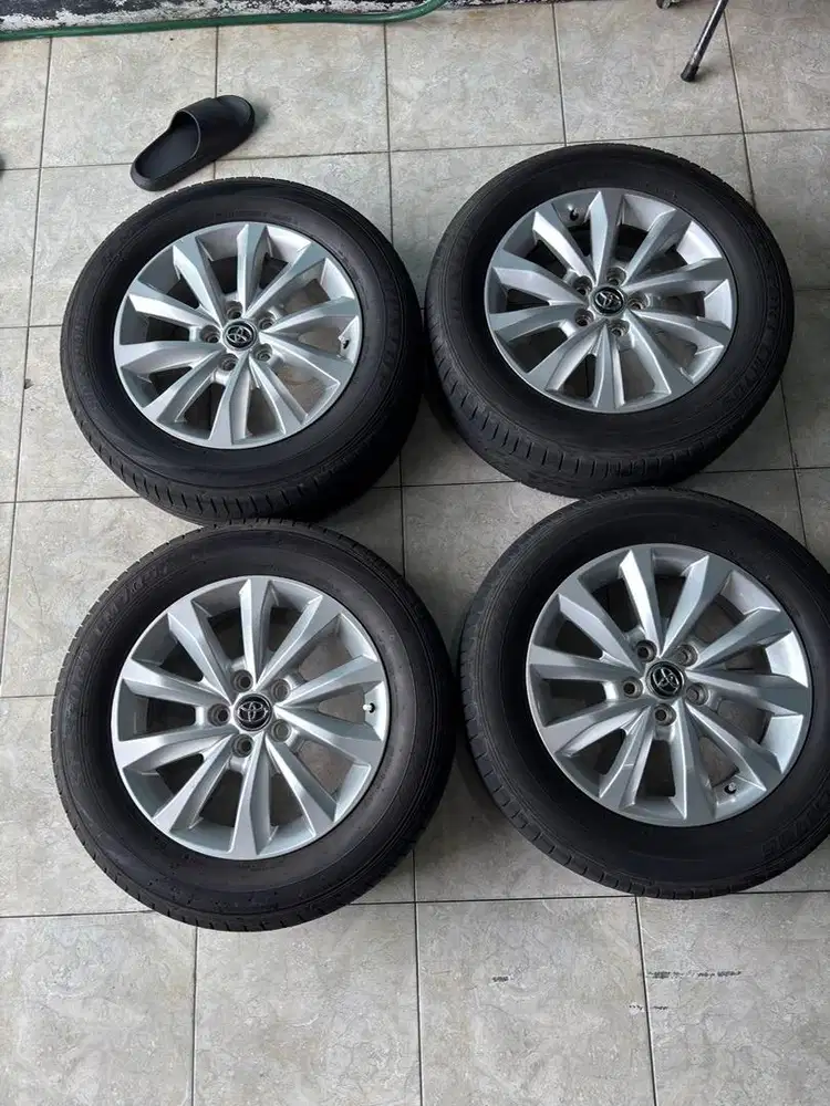 Velg PCD 5x114 Original Innova Zenix V Ring 17 Ban Dunlop LM705 NIK 25