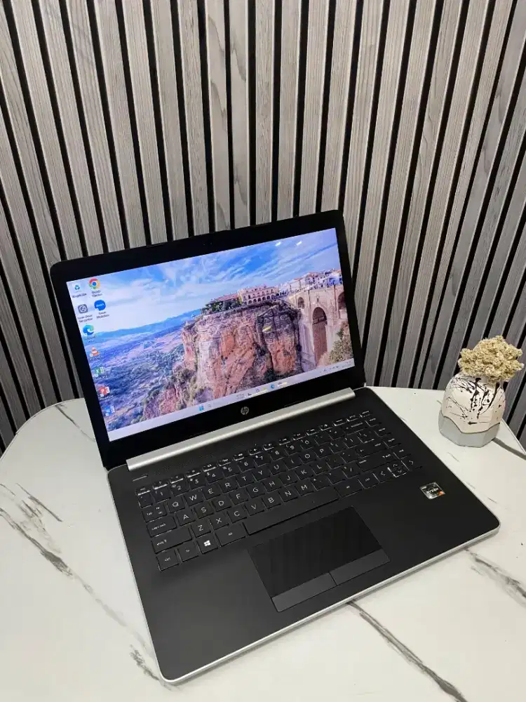 HP14-cm0 ryzen5 (14inch)Ram8Gb/Ssd128Gb+Hdd500Gb