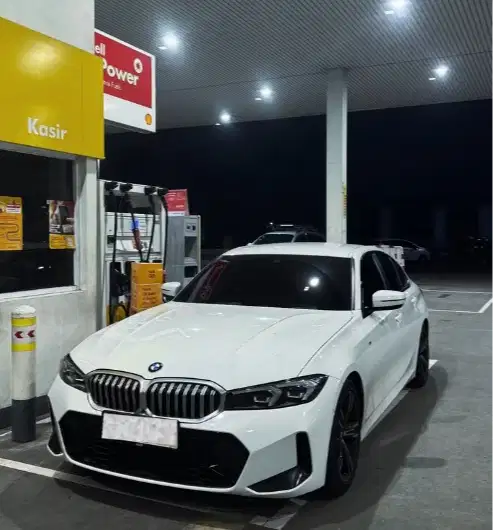 Dijual cepat bmw 320i 2023