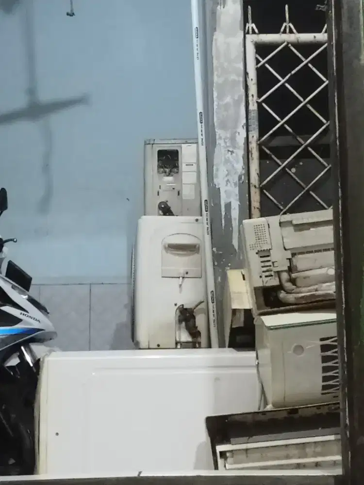 Menerima dan menampung AC bekas