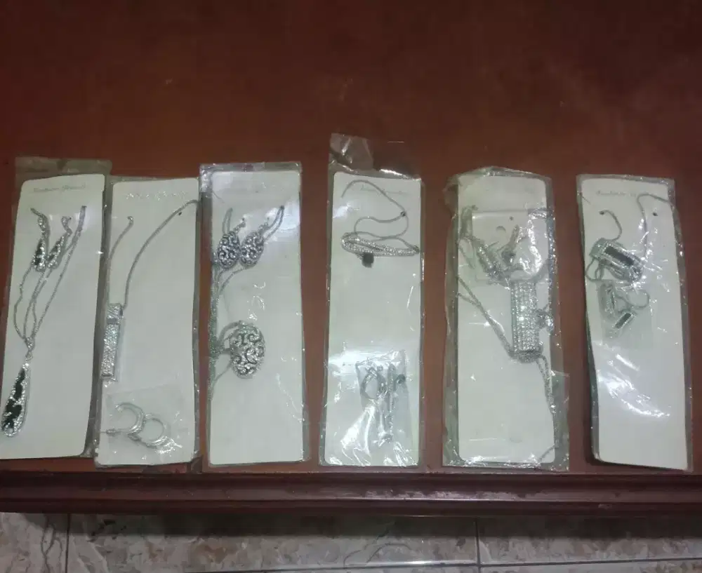 Borongan Kalung elegan 500 pcs