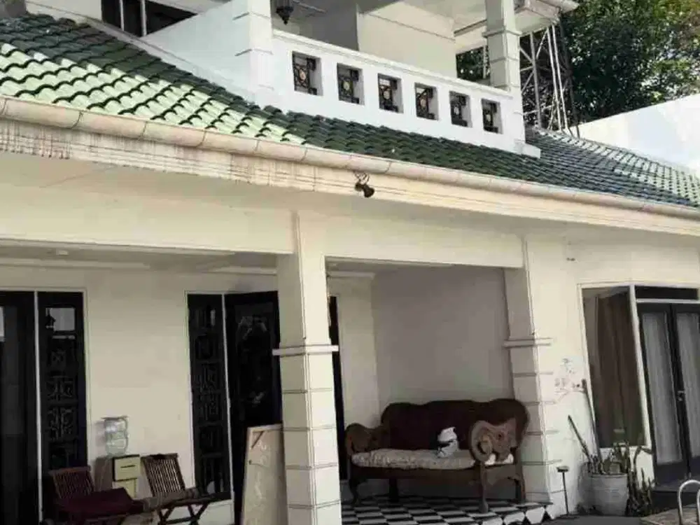 DIJUAL RUMAH SIAP HUNI  DENGAN PRIVATE POOL DI KEMANG JAKARTA SELATAN