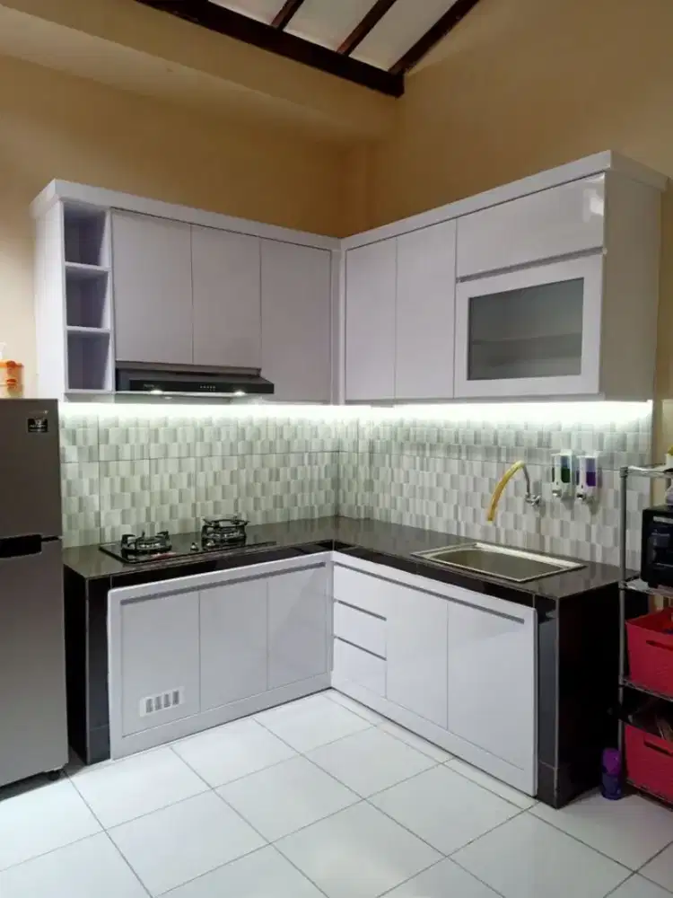 Kitchen set, kamar set, lemari, backdrop tv, isi rumah, isi kantor.