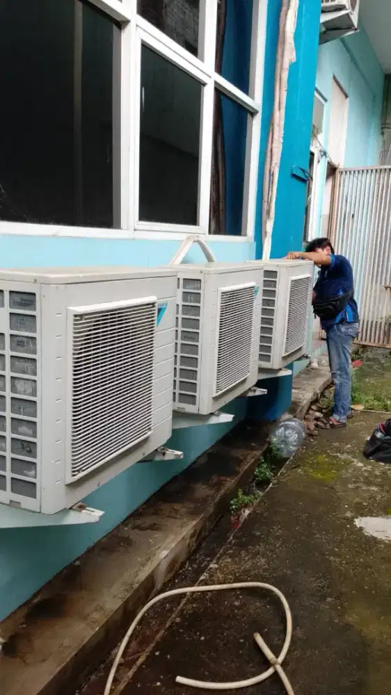 Terima service AC, cuci AC, isi freon AC, bongkar pasang AC, dll