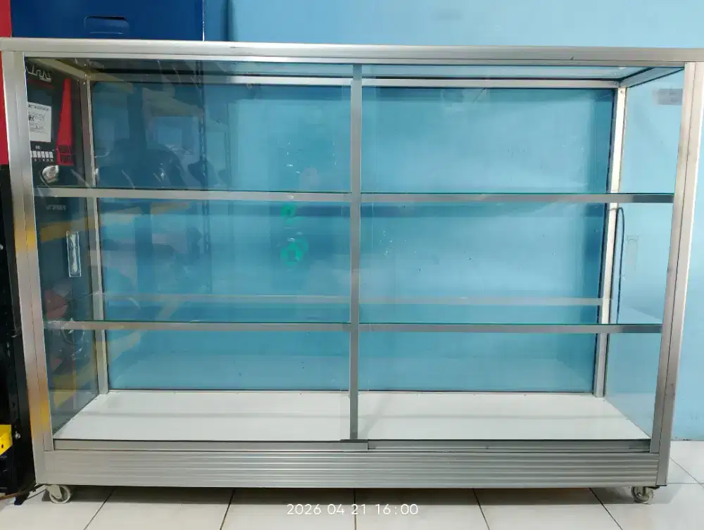 ETALASE KACA DISPLAY KONDISI MULUS ISTIMEWA
