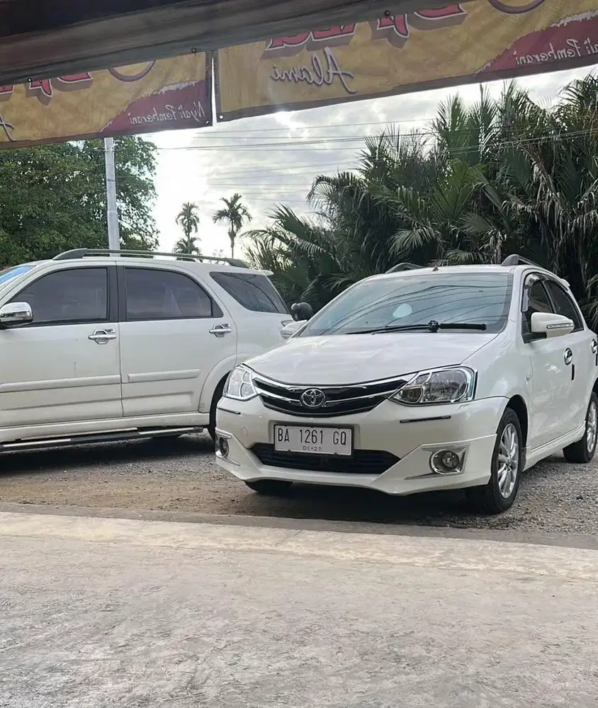 Dijual etios valco 2017 putih manual
