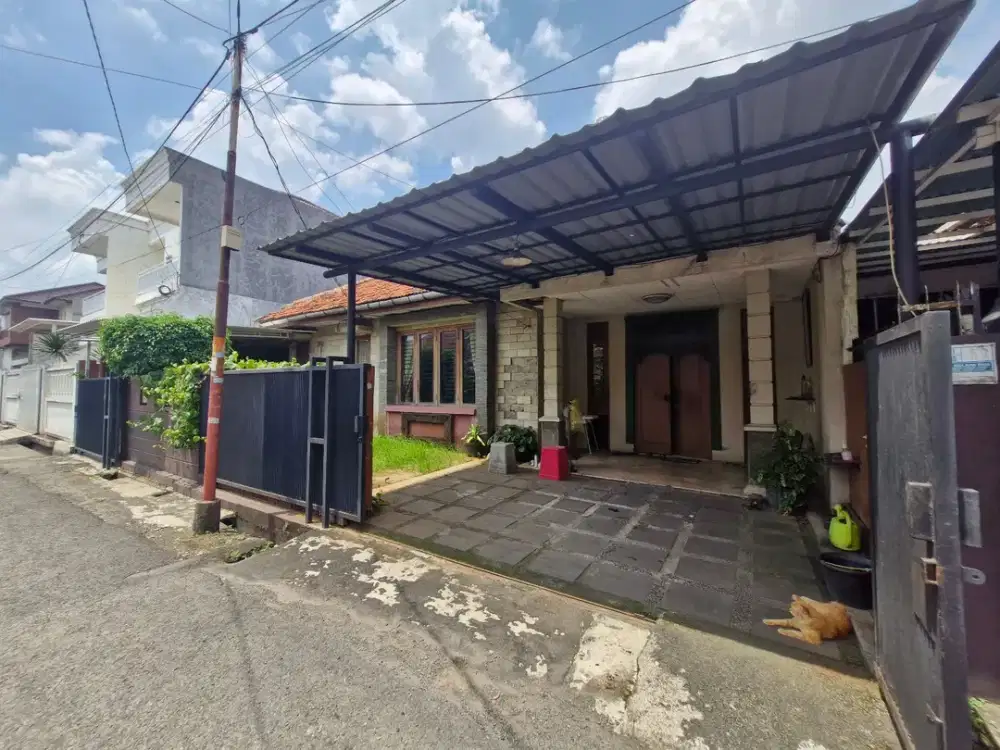 Rumah bergaya Tropis di perumahan Jalan Pos Pongumben  Raya  Jakarta Barat