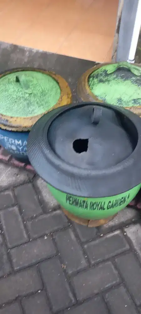 Tong Sampah Ban Rumah