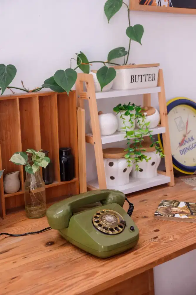 Telepon putar jadul KRONE hinau