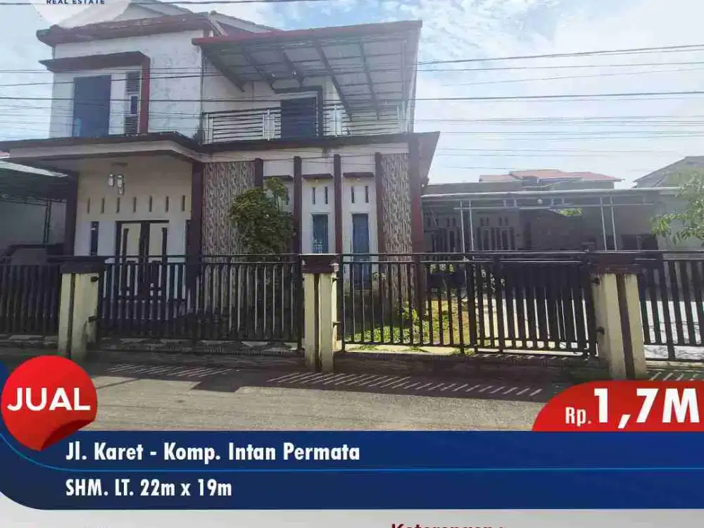 Rumah 2 lantai halaman luas