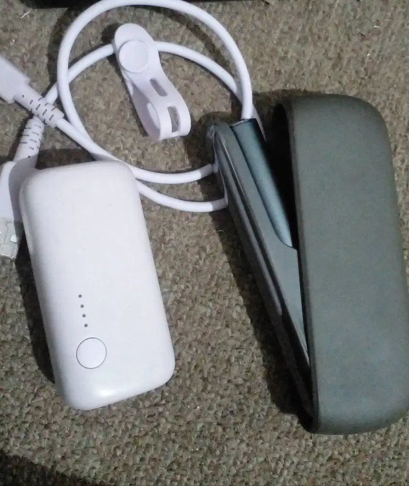 Iluma Mid + travel charger