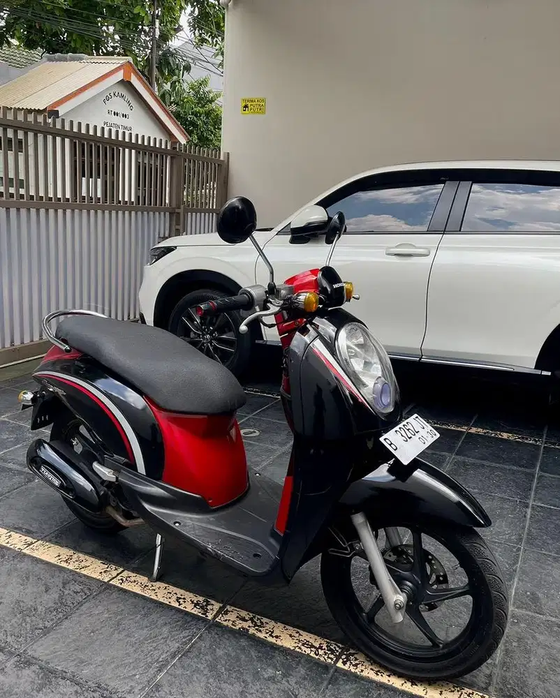 Di jual honda scoopy tahun 2015