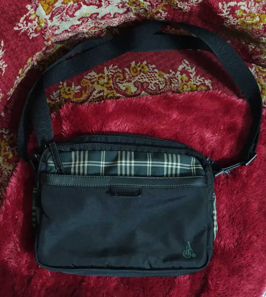 Tas Selempang Sling Bag Bean Pole Original Hitam Slingbag Beanpole