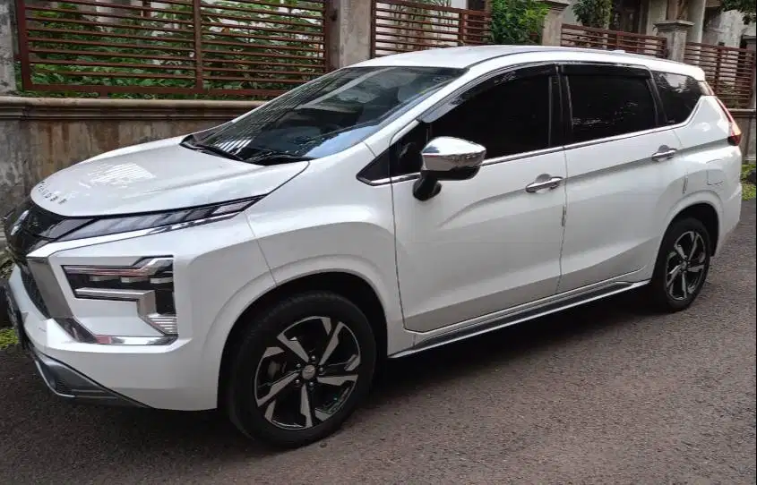 Mitsubishi Xpander Ultimate 2022 warna Putih