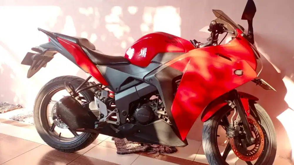 HONDA CBR tahun 2012, motor kesayangan.Terawat & Istimewa.