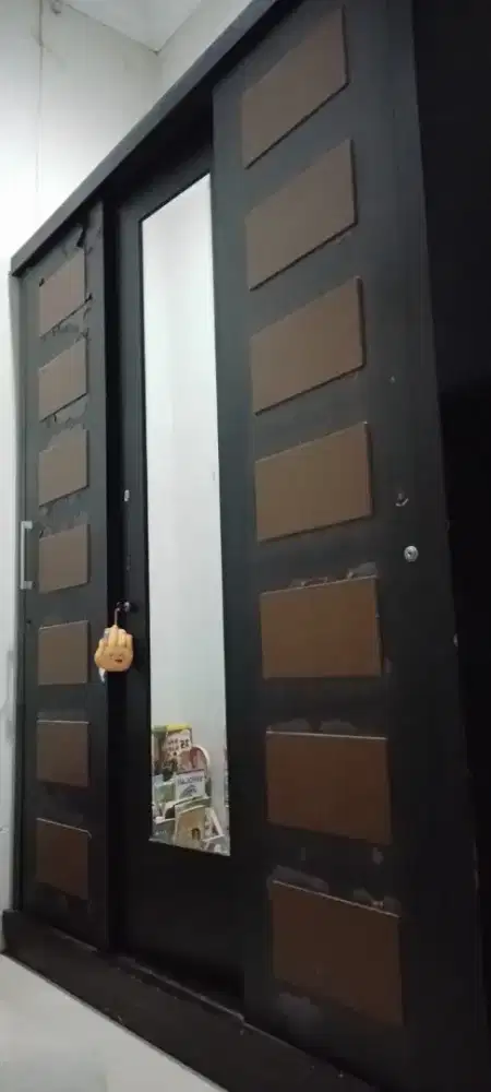 Lemari kayu besar 3 pintu