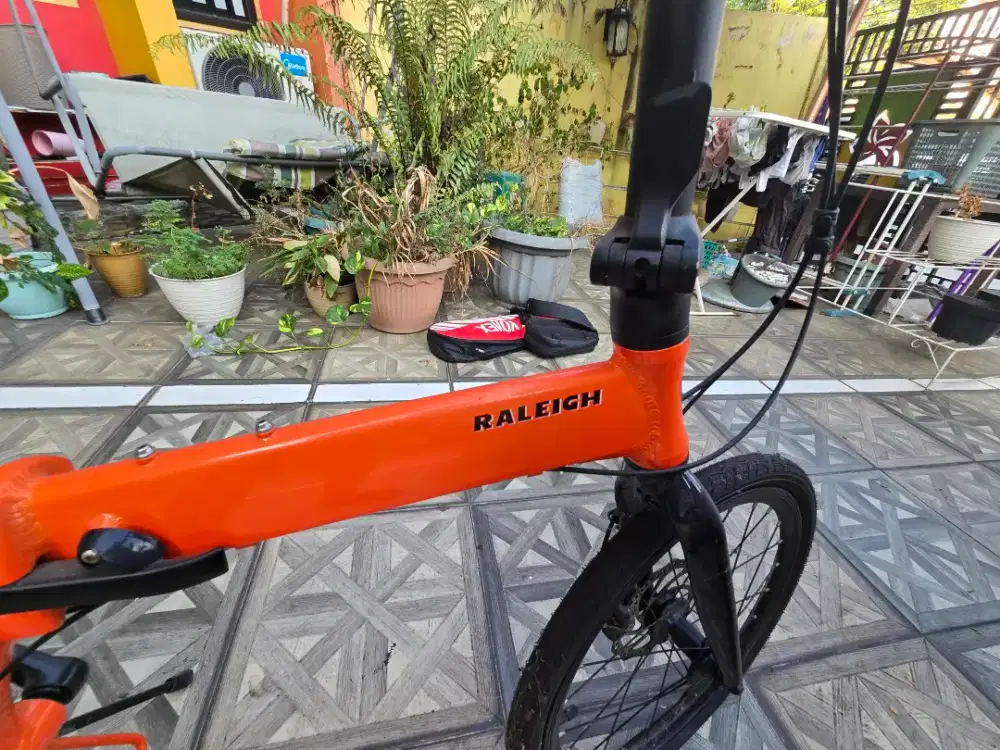 Sepeda lipat bekas rasa baru merk raleigh