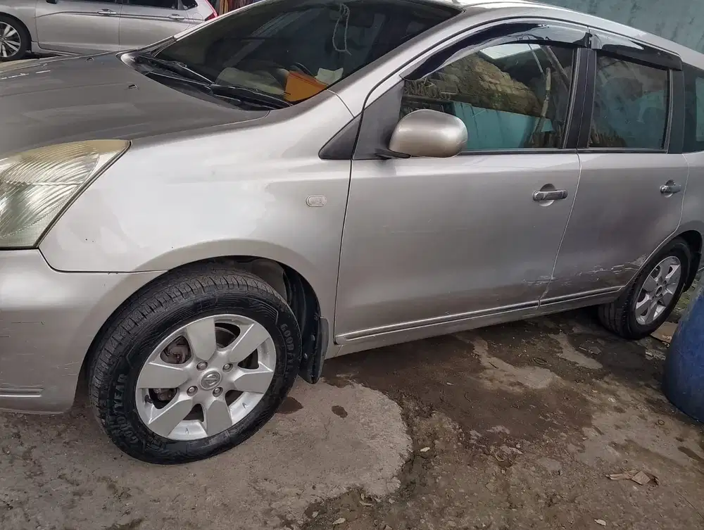 Nissan Grand livina 2010 Bensin