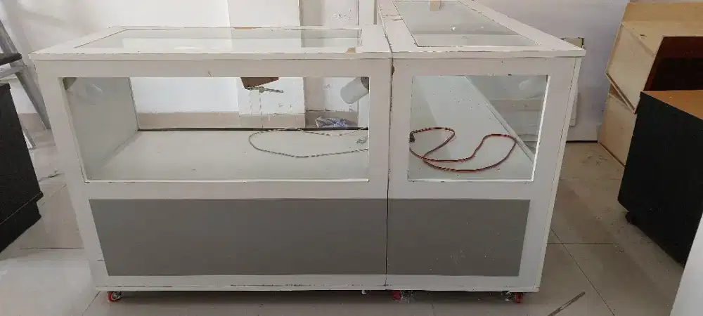 Di jual lemari etalase jualan model L