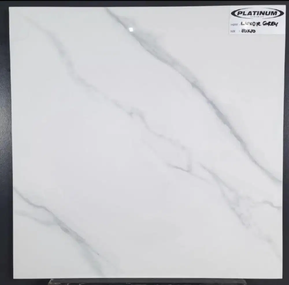 PLATINUM KERAMIK LANTAI / DINDING 50x50 - LUXOR GREY KW1