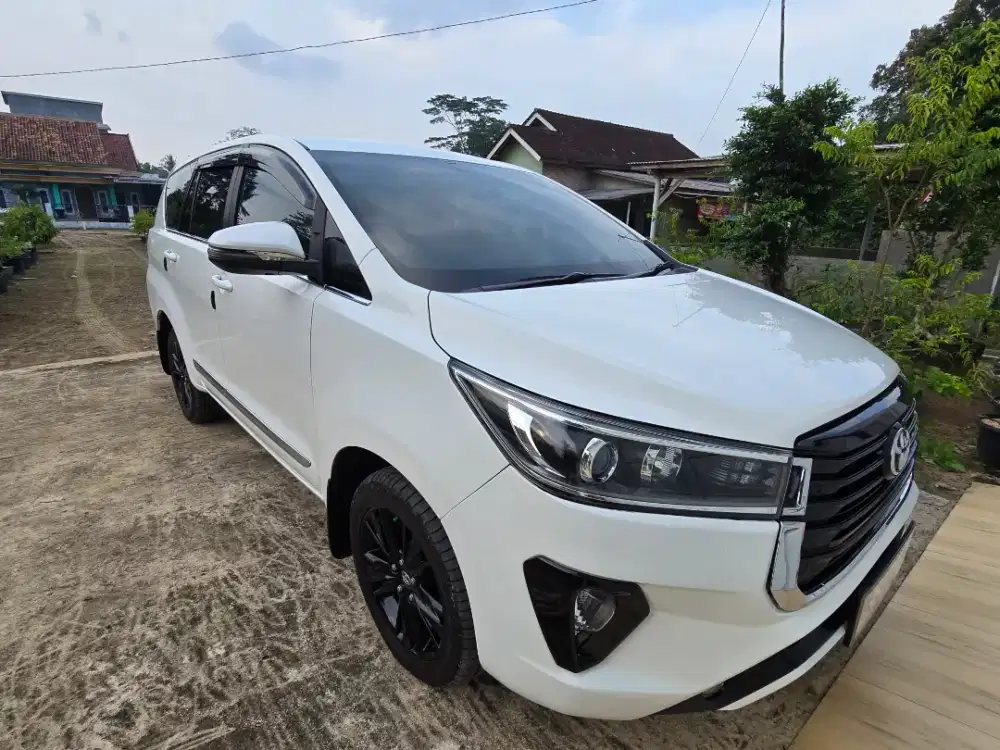 Innova Reborn Diesel V 2.4 AT