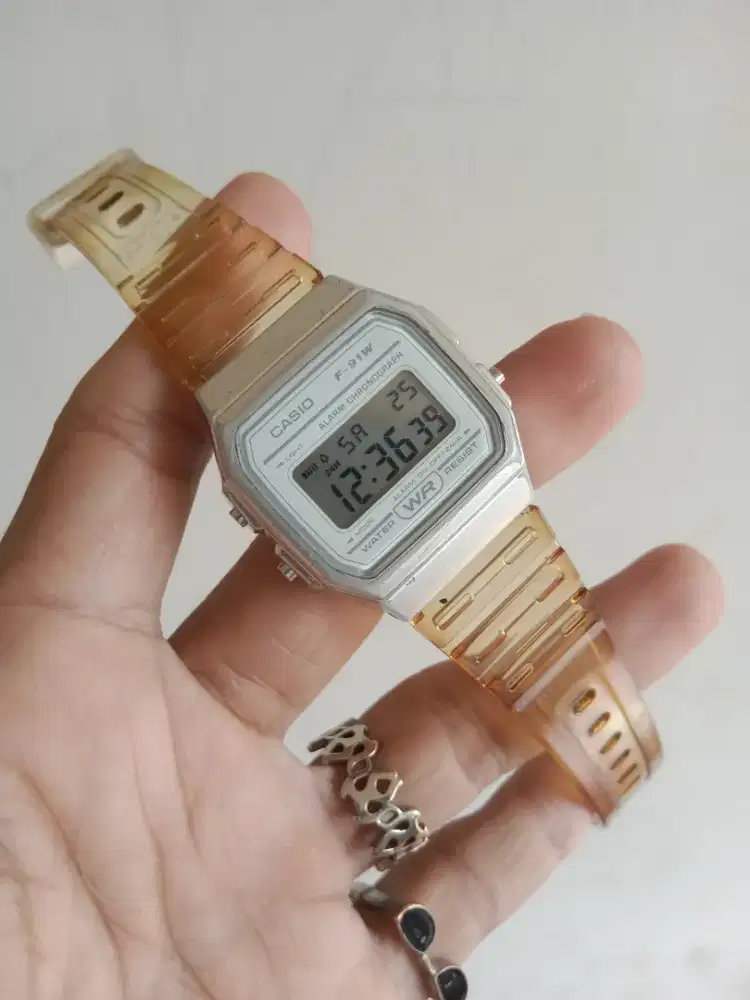 Jual jam tangan Casio F91W Warna langka Putih