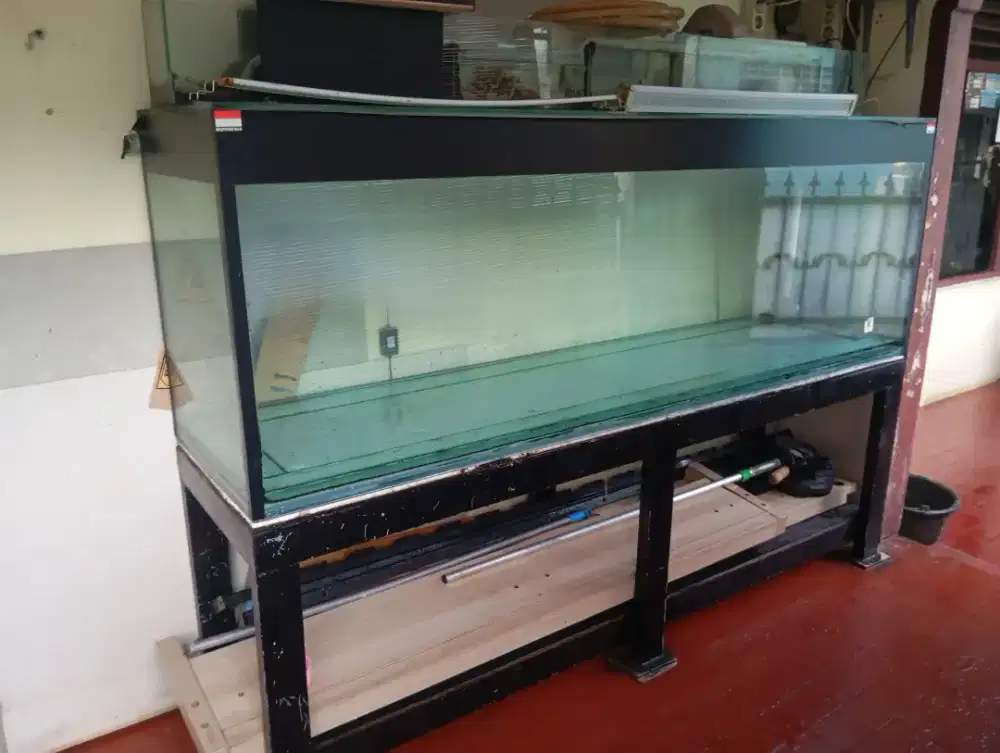 Aquarium ukuran besar