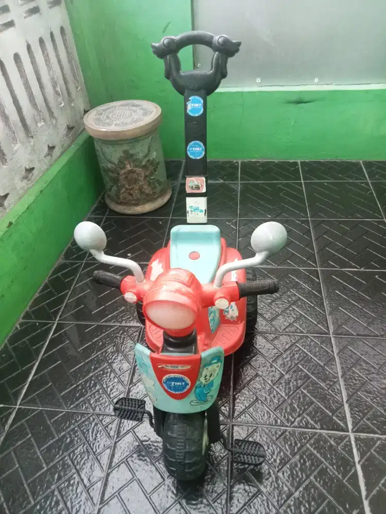 Sepeda anak roda 3 kondisi normal