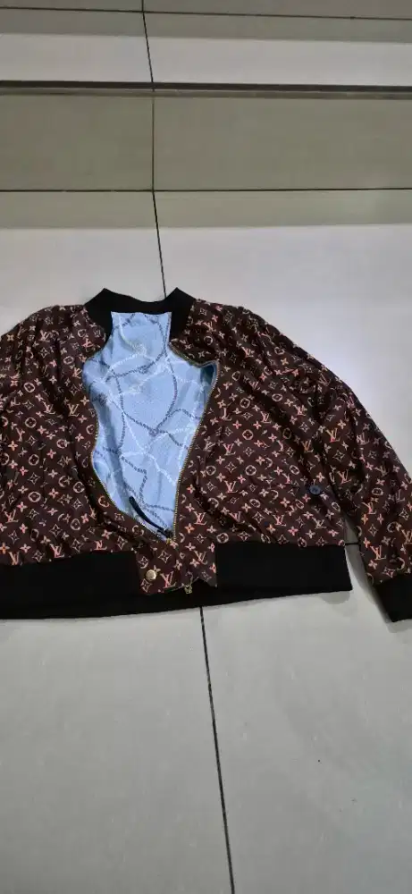 Jaket dengan 2 tampilan