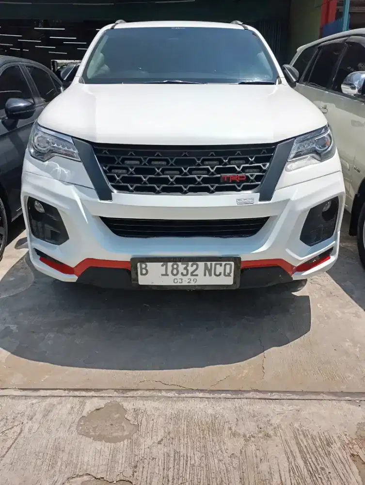 TOYOTA FORTUNER 2.4D VRZ AT 2017 Putih